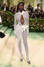 Adut AkechSexy in Adut Akech Stuns In Sexy Outfit At Met Gala In Nyc