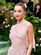 Phoebe DynevorSexy in Phoebe Dynevor The 2024 Met Gala, New York