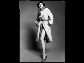 Gigi Hadid Sexy Poses In A Hot Bra And Shows Off Her Slender Figure In A Photoshoot For V Magazine