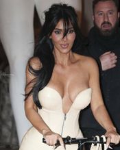  alt="Kim Kardashian West Sexy in Kim Kardashian Sexy And Sizzling Photos Collection"