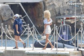 Victoria SilvstedtSexy in Victoria Silvstedt Flaunts Sexy Legs And Panties In The South Of France