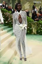 Adut AkechSexy in Adut Akech Stuns In Sexy Outfit At Met Gala In Nyc