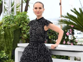 NATALIEPORTMANSEXYFLAUNTSHERBEAUTIFULLEGSATTHE78THCANNESFILMFESTIVALINFRANCE - NUDE STORY