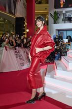  alt="Anne Hathaway Sexy in Anne Hathaway Hot And Sexy Photos Collection"