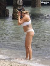 Charlotte CrosbySexy in Charlotte Crosby's Sexy Snorkelling Adventure In Cairns