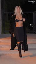 KIMKARDASHIANSEXYSPOTTEDSHOWINGOFFHERDAZZLINGBODYINBEVERLYHILLS - NUDE STORY