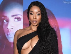 KEARIASCHROEDERSEXYSHOWSOFFHERHOTBOOBSATTHETYLERPERRYSDUPLICITYPREMIEREINNEWYORKCITY - NUDE STORY