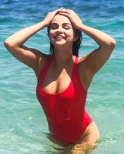 Selena Gomez Sexy in Selena Gomez Complex.Com Video