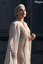 Florence PughSexy in Florence Pugh Sexy Stuns As Valentino's Sensational Muse In Rome's Captivating Photoshoot