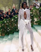 Adut AkechSexy in Adut Akech Stuns In Sexy Outfit At Met Gala In Nyc