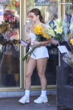 Addison RaeSexy in Addison Rae Sexy Photos Showing Off Her Beautiful Legs While Buying Flowers at Bristol Farms in Hollywood 