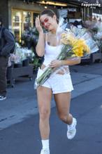 Addison RaeSexy in Addison Rae Sexy Photos Showing Off Her Beautiful Legs While Buying Flowers at Bristol Farms in Hollywood 