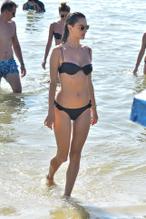 ALESSANDRAAMBROSIOENJOYSTHESUNNYDAYATTHEBEACHINFLORIANOPOLIS - NUDE STORY