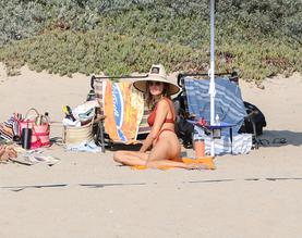 Alessandra AmbrosioSexy in Alessandra Ambrosio playing beach volleyball with friends in Santa Monica