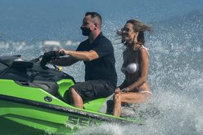 Alessandra AmbrosioSexy in Alessandra Ambrosio going on a jet ski trip with a small group of her friends