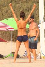 Alessandra AmbrosioSexy in Alessandra Ambrosio Nude for a game of volleyball with friends in Malibu