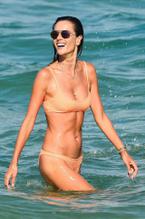 Alessandra AmbrosioSexy in Alessandra Ambrosio Sexy Showing off Her Toned Figure In Florianopolis, Brazil