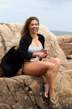 ALEXANDRAMURPHYENJOYSSOMERESTANDRELAXATIONATASCITUATEBEACHINMASSACHUSETTS - NUDE STORY