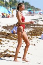 Alina BaikovaSexy in Alina Baikova Sexy with Toni Garrn On the Beach in Miami