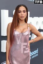 ANITTASEXYSEENFLAUNTINGHERHOTCLEAVAGEATTHEBILLBOARDMUSICAWARDSINLASVEGAS - NUDE STORY