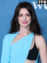 Anne Hathaway Sexy Seen Flaunting Her Hot Figure At The WeCrashed Premier in Los Angeles 