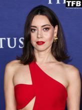 Aubrey PlazaSexy in Aubrey Plaza Sexy Seen Flaunting Her Stunning Figure At The White Lotus Premiere In Los Angeles 