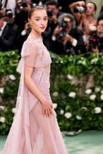 Phoebe DynevorSexy in Phoebe Dynevor The 2024 Met Gala, New York