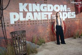 Freya AllanSexy in Freya Allan Stuns In Sexy Outfit At Kingdom Of The Planet Of The Apes Premiere In London