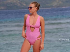 LILLYVANDERMEERSEXYANDHOTPHOTOSCOLLECTION - NUDE STORY