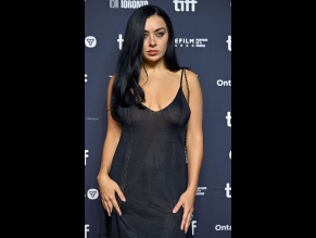 Charli XCX Sexy Flashes Her Hot Boobs At The 