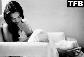  alt="Angelina Jolie Sexy in Angelina Jolie Nude And Sexy Photos Collection"
