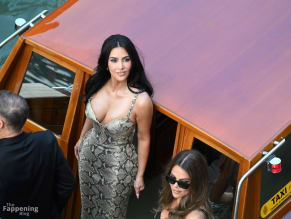 Kim Kardashian Sexy Seen Flaunting Her Big Boobs In A Hot Tight Dress At Jeff Bezos & Lauren Sanchez's Wedding In Venice