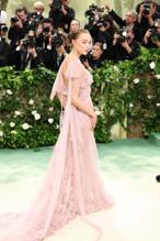 Phoebe DynevorSexy in Phoebe Dynevor The 2024 Met Gala, New York