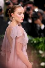 Phoebe DynevorSexy in Phoebe Dynevor The 2024 Met Gala, New York