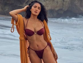 SALMAHAYEKSEXYANDTOPLESSSPORTSILLUSTRATEDSWIMSUITPHOTOSHOOTINMEXICO - NUDE STORY