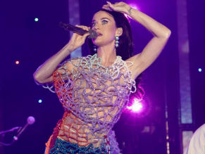  alt="Katy Perry Sexy in Katy Perry Sexy Rocks The Stage As She Performs At Mardi Gras Extravaganza In New Orleans"
