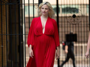 Pixie Lott Sexy Shows Off Her Hot Cleavage And Bump In London