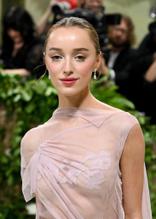 Phoebe DynevorSexy in Phoebe Dynevor The 2024 Met Gala, New York