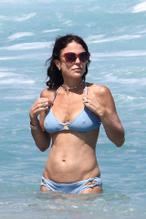 Bethenny Frankel Sexy Takes A Dip in Boca Raton Florida