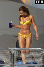 Beyonce Sexy Seen Flaunting Her Hot Curves In A Bikini On A Yacht In Monaco 