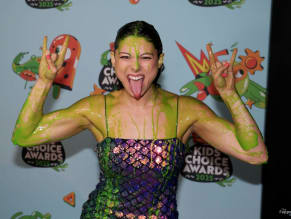 KIRAKOSARINSEXYSHOWSOFFHERHOTFIGUREATTHEKIDSCHOICEAWARDSINSANTAMONICA - NUDE STORY