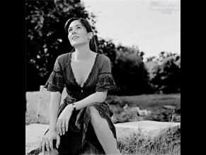 Sophie Dal Sexy Photos Collection