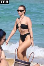 Bianca ElouiseSexy in Bianca Elouise Sexy Seen Flaunting Her Hot Body in A Bikini At The Beach In Miami 