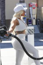 Blac Chyna pumping her own gas in Calabasas