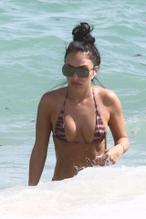 Bre TiesiSexy in Bre Tiesi Sexy shows off her toned figure as she enjoys a day at the beach in Miami