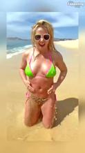 Britney Spears Sexy Flaunts Her Sizzling Body Wearing a Hot Bikini 