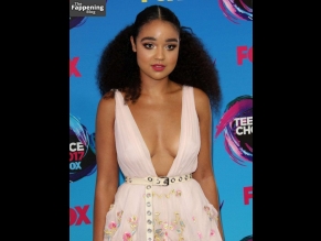 Aisha Dee Sexy And Attractive Photos Collection