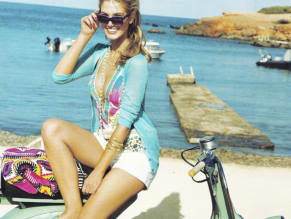 Delta Goodrem Sexy in Delta Goodrem Sexy And Topless Photos Collection