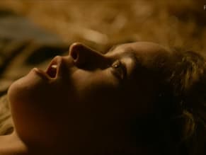 Alice Englert Sexy And Stunning Photos Collection