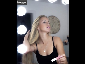 Giulia Gwinn Sexy And Sensual Photos Collection